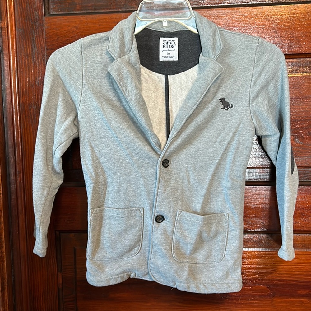 Nice boys button up blazer. Feels like sweatshirt material. Size 10
